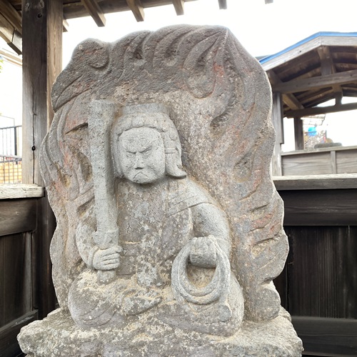 宗寿寺近くの石像物