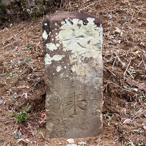 宗寿寺近くの石像物
