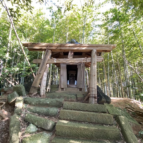 中峠水神社