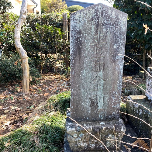 岡発戸八幡神社鳥居周辺の庚申塔